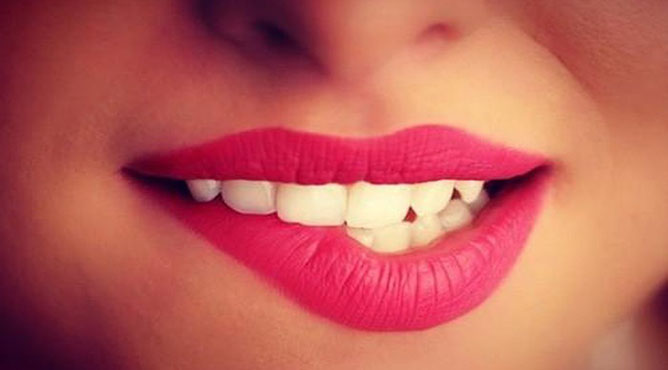 cắn trúng môi báo hiệu điều gì